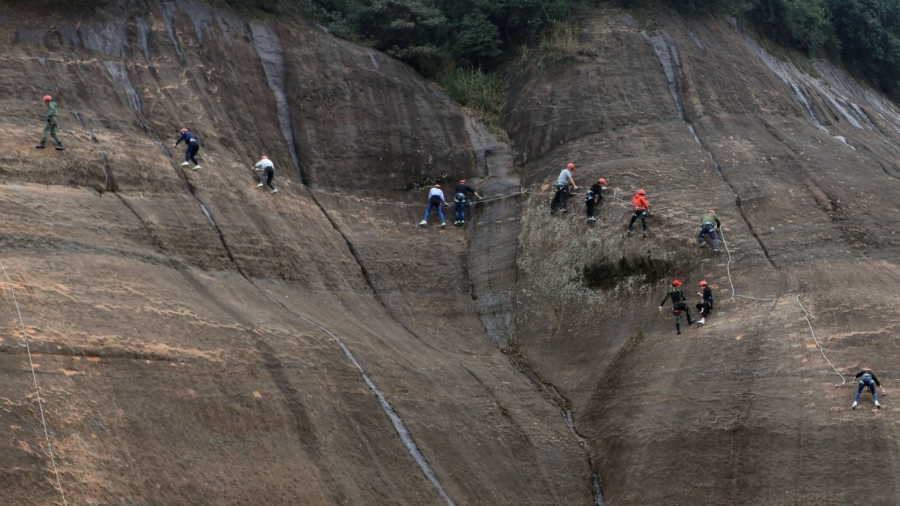 飞拉达-怀柔石门山崖间芭蕾团建活动